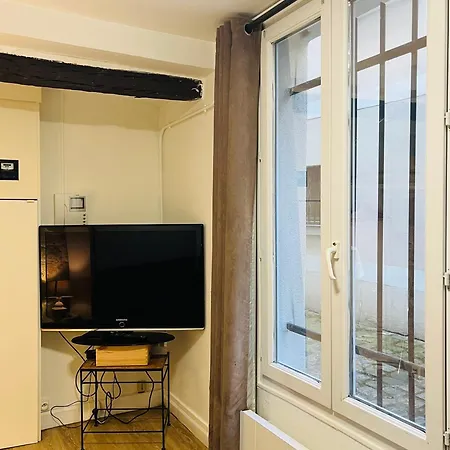 Arts Et Metiers Apartment *